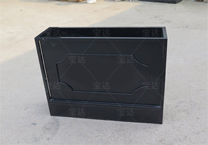 戶外鐵藝花箱：為城市創(chuàng)造更多溫馨的空間